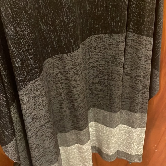 LuLaRoe Savannah - Picture 4 of 4